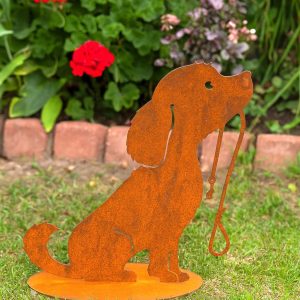 Sitzender Hund mit Leine aus Edelrost – dekorative Hundefigur für Garten und Terrasse.