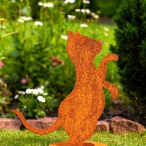 Neugierige Katze aus Edelrost auf Hinterpfoten – dekorative Katzenfigur für Garten und Terrasse.