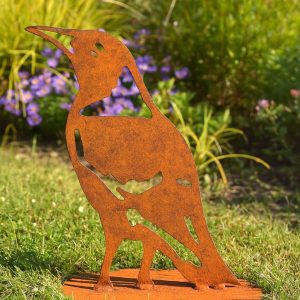 Rabe Isidor aus Edelrost – dekorative Gartenfigur aus rostendem Stahl mit stabiler Grundplatte.