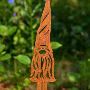 Edelrost Wichtel Merle, handgefertigter Gartenstecker aus Stahl mit langer Mütze und Bart, wetterfeste Rostdeko für Garten oder Terrasse.
