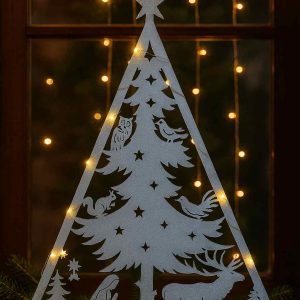 Lichterspitze aus Metall mit LED-Beleuchtung und Waldtieren im Fenster