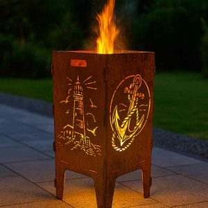Feuerkorb Leuchtturm & Anker aus 3 mm Stahl im Edelrost-Design mit maritimem Lasermotiv – handgefertigte Feuerstelle von Blechstahlwerkle